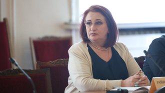 Шефката на агенция за българите в чужбина е уличена в конфликт на интереси