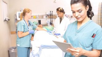 С 300 души повече се обучават за медицински сестри тази година