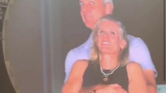 Още една оставка след злополучното видео на тайните любовници от концерт на Coldplay