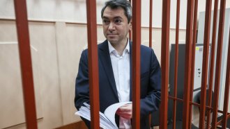 Руското движение за честни избори „Голос“ спира работа, след като съпредседателят му бе осъден