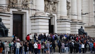 27 хил. лв. за да учиш физика в СУ. Студентите протестират заради огромни такси