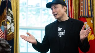 Акциите на Tesla с рязък спад, докато Тръмп твърди, че иска Мъск да „процъфтява“