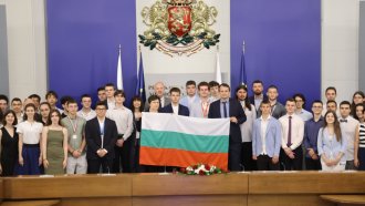 Наука, талант, бъдеще: Българските олимпийски отбори получиха националния флаг