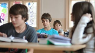 Учени: България е напът да обрече 98% от учениците на посредственост