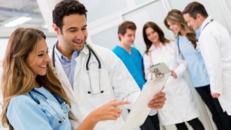 Младите лекари дадоха на депутатите исканията за заплатите си