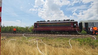 Запали се локомотивът на влака Варна-София