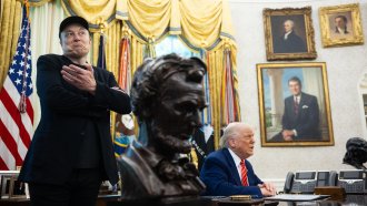 Тръмп не изключи възможността да депортира Илон Мъск от САЩ