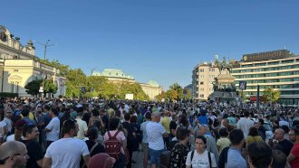 „Нямате белезници за всички“. Отново хиляди излязоха в подкрепа на оставения в ареста Благомир Коцев