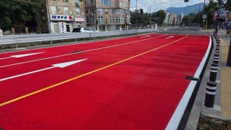 Бус лентите по ул. „Опълченска“ били пребоядисани частично от жълто в бяло