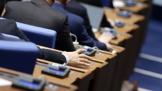 Хората на Доган ще подкрепят четвъртия вот на недоверие