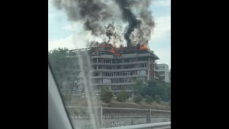 Горя голяма кооперация на столичния бул. „Акад. И.Е.Гешов“ (видео)
