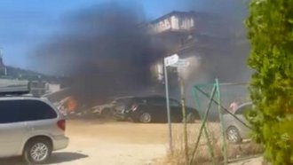 Извънредна ситуация в Свети Влас: Голям пожар изпепели над 20 автомобила (Обновена)