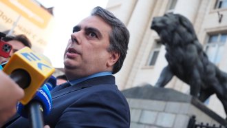 Прокуратурата намеси Асен Василев, за да прати кмета на Варна в софийския съд (обновена)