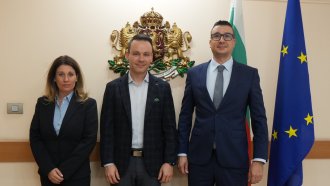 Стратегически за ЕК завод за батерии за ток отваря врати в София наесен