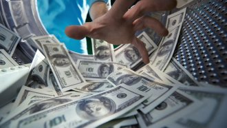 Битка с мръсните пари: Незаконни имоти ще се конфискуват и от близки на осъдени