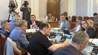 Върви се към предварително обречена формула за заплатите на медиците