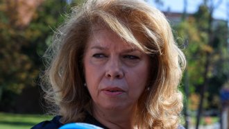 Каквото и да направи Йотова, няма да спаси потъващия кораб