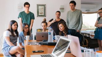 Германия и България са сред страните в ЕС с най-нисък дял млади хора