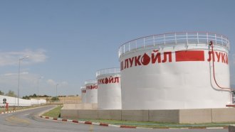 Украинска атака подпали рафинерия на „Лукойл“ във Волгоград