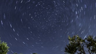 Пик на „падащите звезди“ тази нощ, на ход са астротуристите