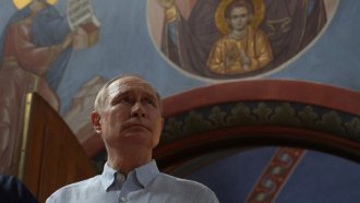 Путин се помоли в манастир, няма промяна в позицията му за Украйна въпреки крайния срок на Тръмп