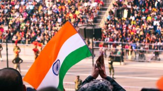 САЩ предупреждават за допълнителни мита срещу Индия при провал на преговорите в Аляска