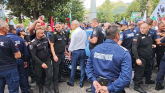 „Възраждане“ създаде напрежение преди визитата на Урсула фон дер Лайен във ВМЗ-Сопот (обновена)