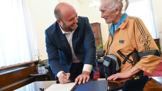 90-годишната Янка Ушколова спаси жилището си от имотната мафия