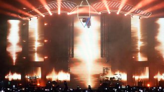 Гугъл транслейт, банкомат, пари в кутии. ДАИ и техниката на Роби Уилиямс