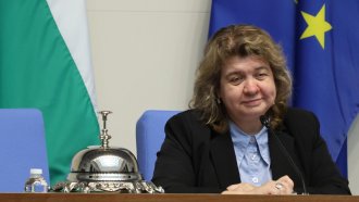 Киселова отказа да изпрати до министрите депутатски въпроси за обажданията от Пеевски