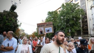 Съдът остави в ареста кмета на Варна Благомир Коцев, стотици протестираха в София