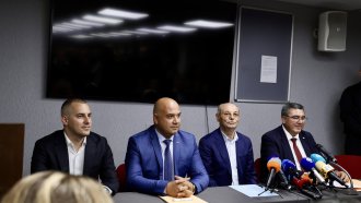 Доган и хората му с крачка към нова партия. Ще се казва АПС и още се търси председател