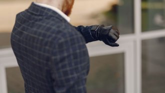 Кожени ръкавици – защо все още са на мода?