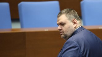 Bird: Пеевски е бил вписан като директор на фирма във Великобритания