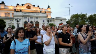 „Отпор срещу диктатурата“: Граждански протест блокира центъра на София