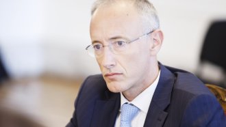 По 30 са кандидатите за едно място на учител по физическо, по физика са нула