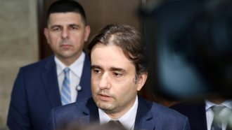 Божанов: С изказването си за петимата премиери Борисов се опита да замаже, че реалният премиер е Пеевски