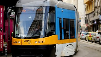 Хиляди на месец. Кметът на София подписва на ръка глобите от градския транспорт