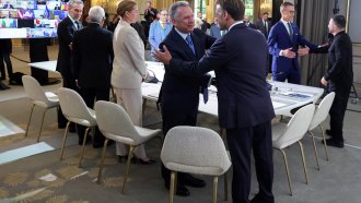 Макрон обяви готовността на 26 държави да изпратят войски в Украйна