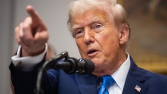 Смущаващите усилия на администрацията на Тръмп да накаже свободата на словото