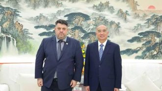 Български вицепремиер на военен парад в Пекин редом с Путин и Ким Чен-ун