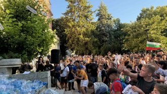 Протестиращи срещу безводието в Плевен блокираха движението на три места около града и на една от главните улици