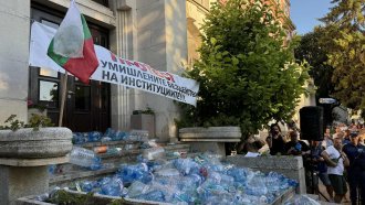 Пътят София-Русе е блокиран от недоволни заради водната криза в Плевенско (Обновена)