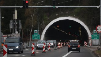 Тол камерите в действие: Заснеха нарушител, профучал с 222 км/ч край Ихтиман (Обновена)