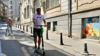 Новите правила за тротинетките – каски и забрана да се карат от деца