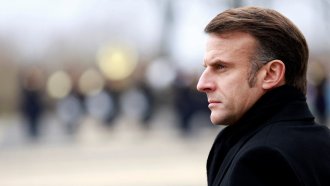 Макрон представи ново правителство в опит да стабилизира политическата криза във Франция