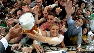 Октоберфест ще отвори отново, след като бе затворен заради бомбена заплаха