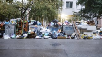 Кризата с боклука в София: Кметството пуска нова поръчка за „Люлин“ и „Красно село“, търси още техника за чистене