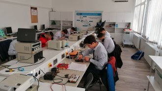 Бизнесът влиза в професионалното образование от учебното съдържание до практиката