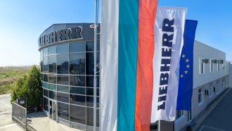 Два завода на „Либхер“ се разширяват и се местят край село Бенковски